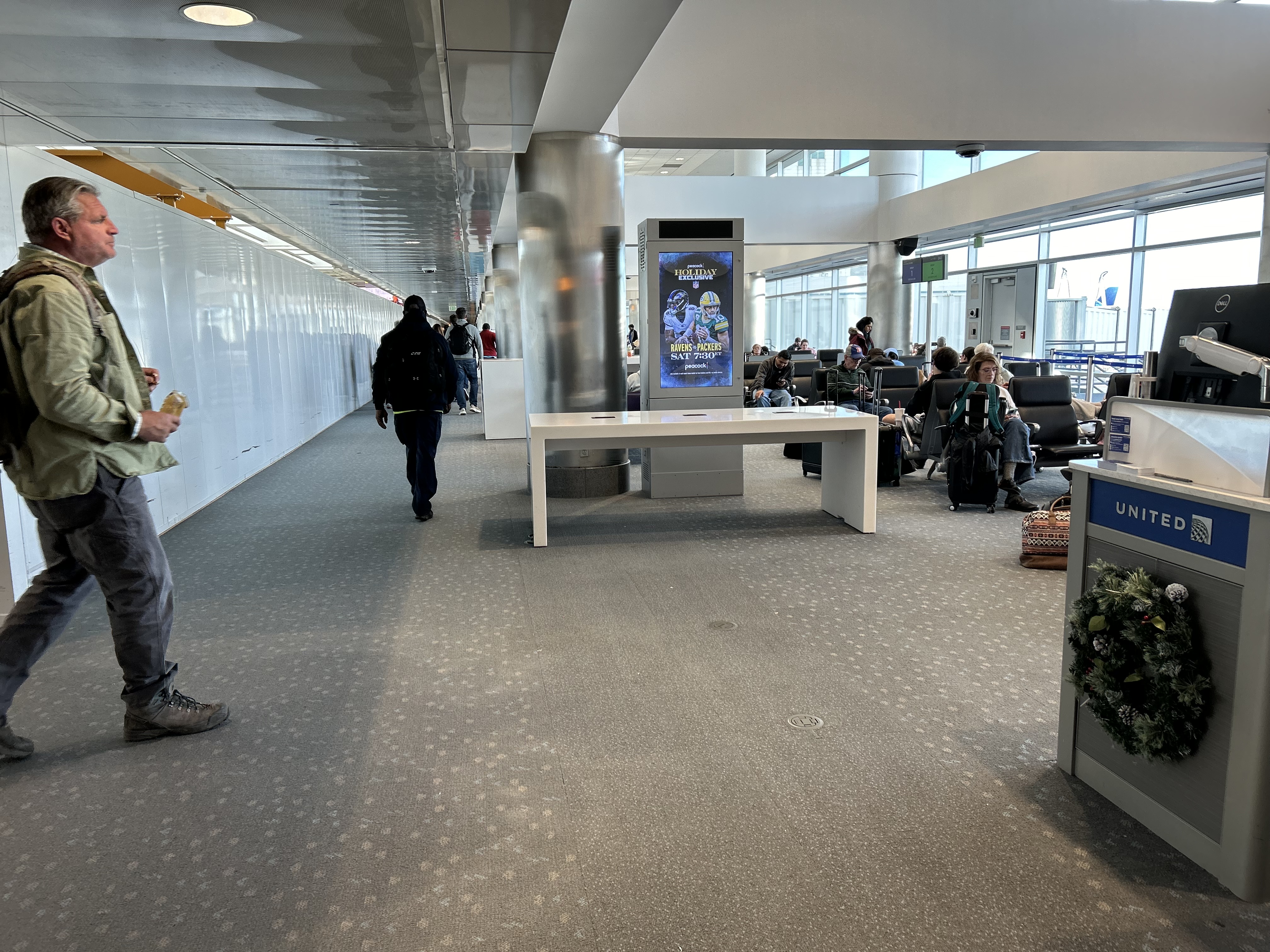 Con B & C Premier Digital Network - 8